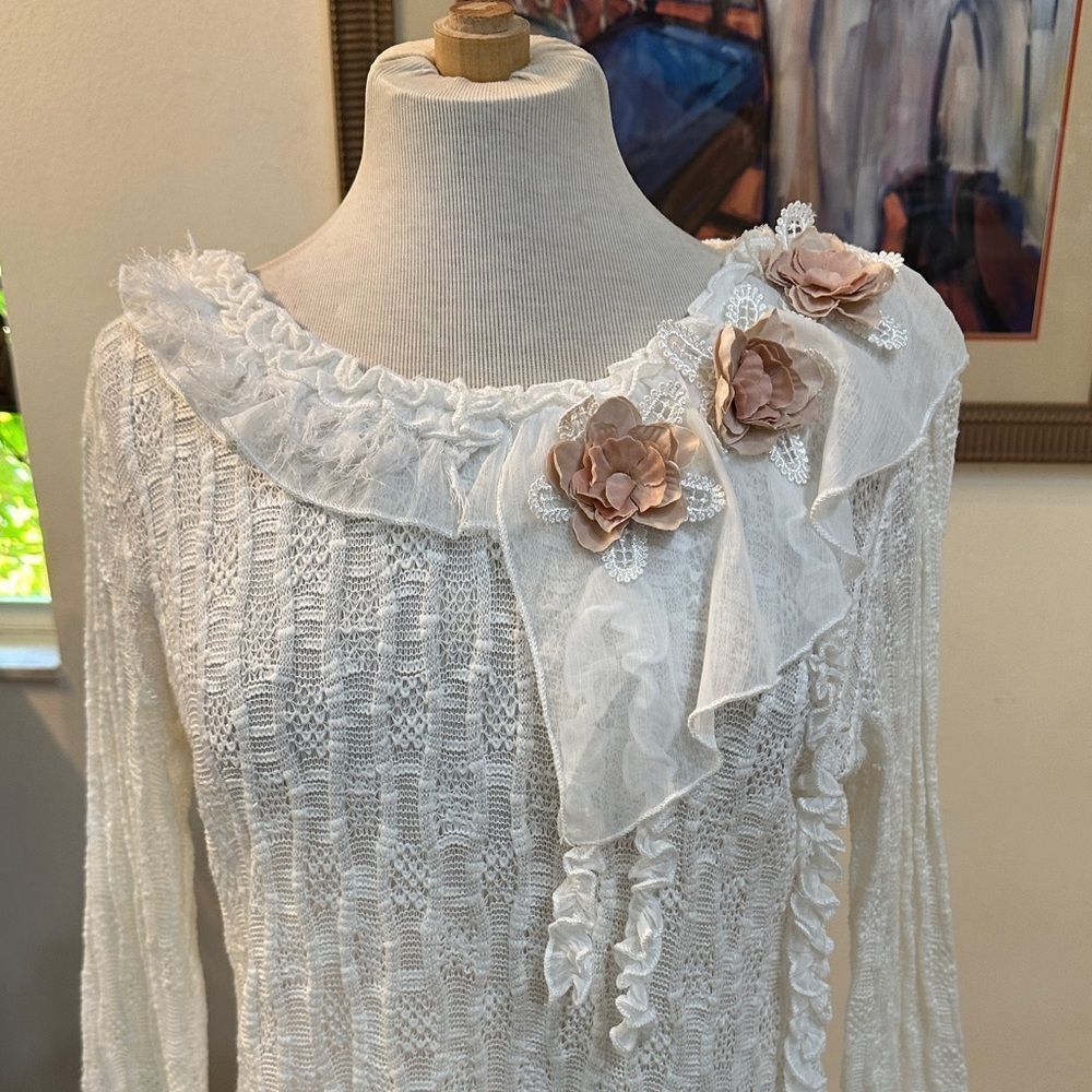 Zba (zee-bo)Elegant White Lace Women Top with Floral Fringe Accents Size Large - Picture 3 of 12